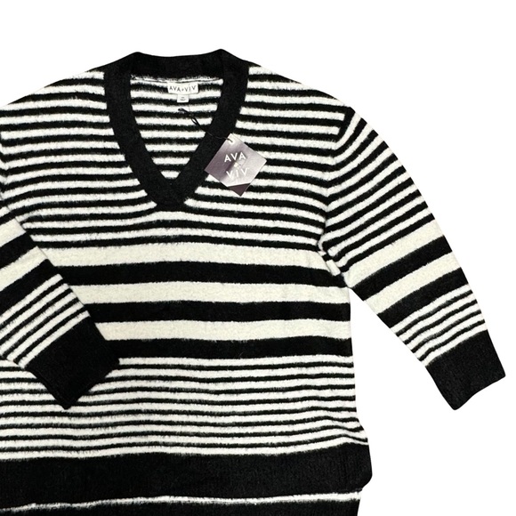 Fuzzy V-Neck Tunic Pullover Sweater - XXL - Picture 3 of 14